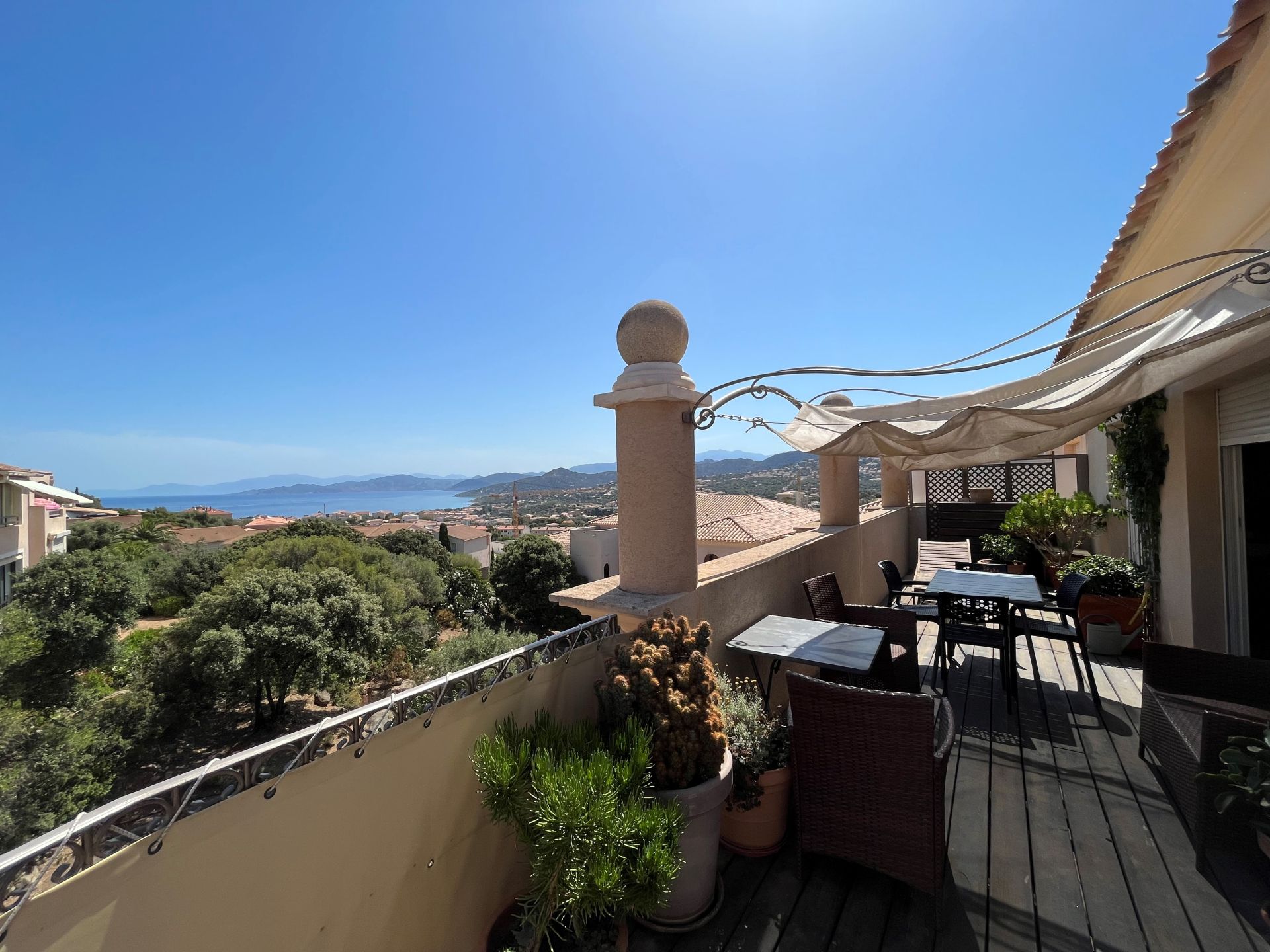 Appartement 4 personnes vue mer dans une résidence avec piscine