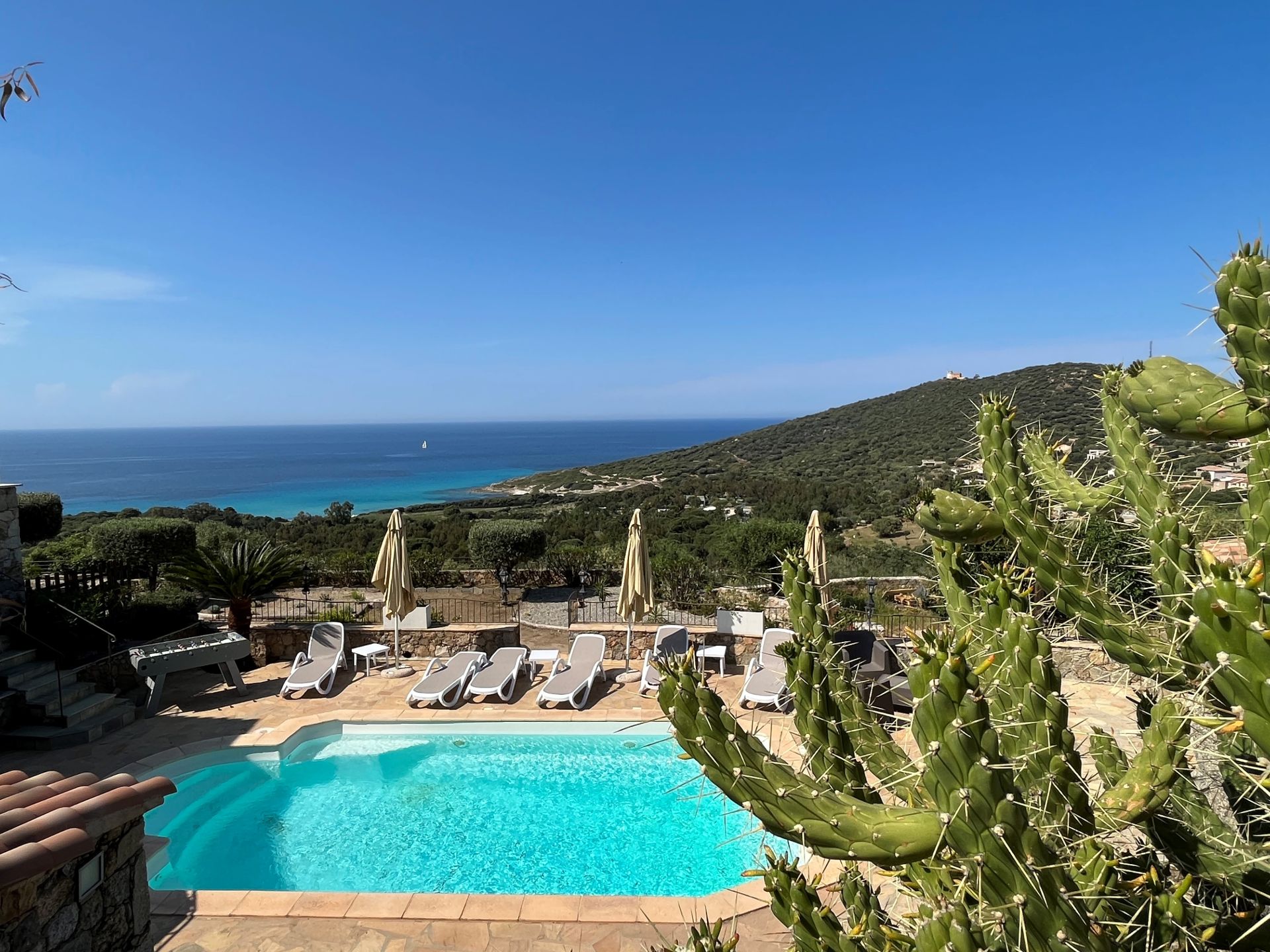 Villa avec piscine sur les hauteurs de Bodri