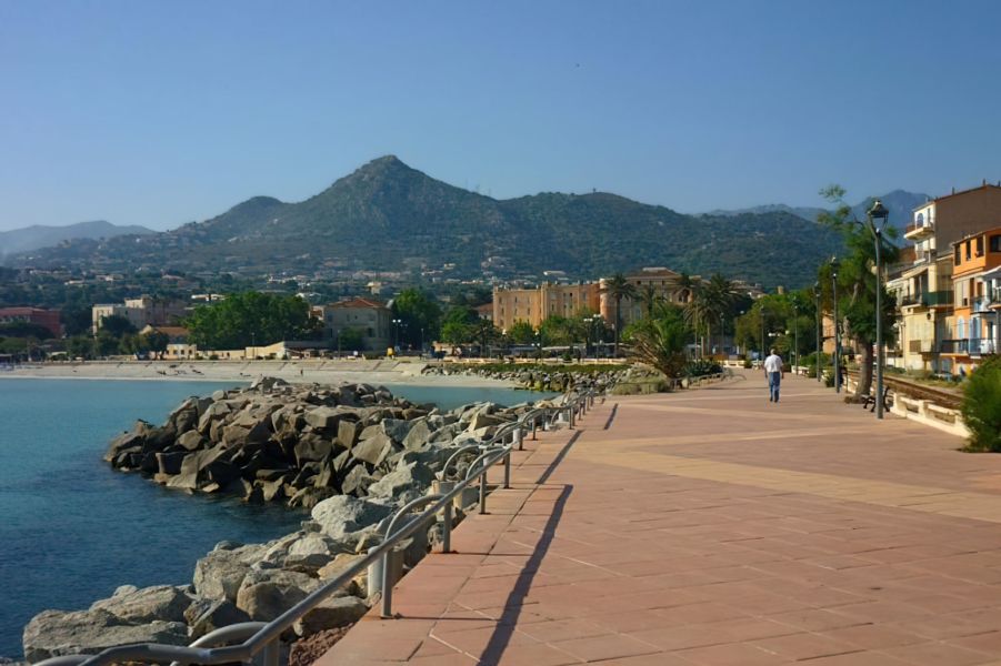 la plage d'Ile Rousse