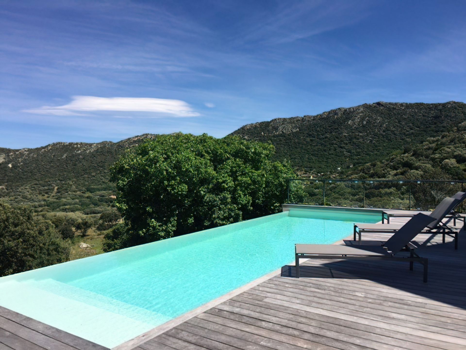 Belle villa avec piscine et vue mer